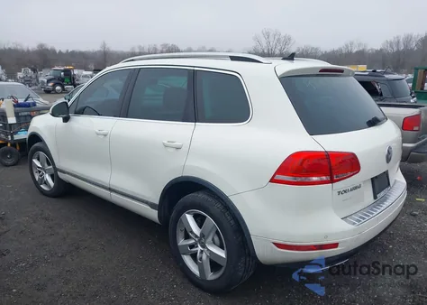 2011 Volkswagen Touareg Tdi Lux z USA, uszkodzony, nr VIN WVGFK9BP7BD007022